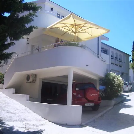 Daire Captains House *