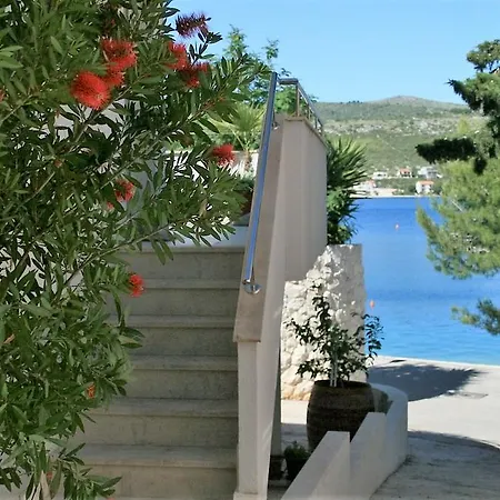 Daire Captains House *